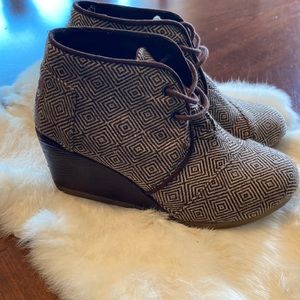 Uh the Cutest Tom Wedges ever